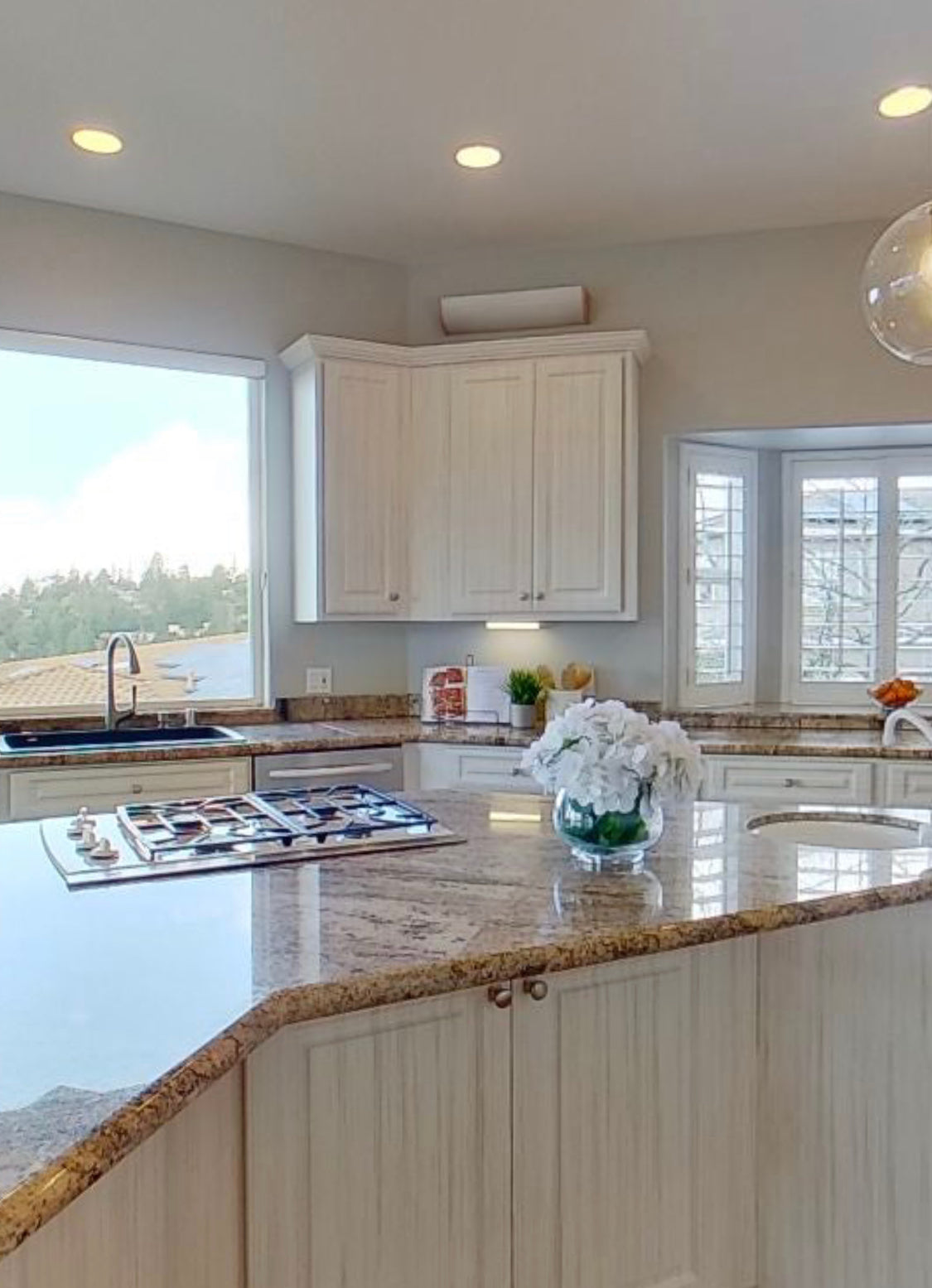 This is showing a kitchen before remodeling
